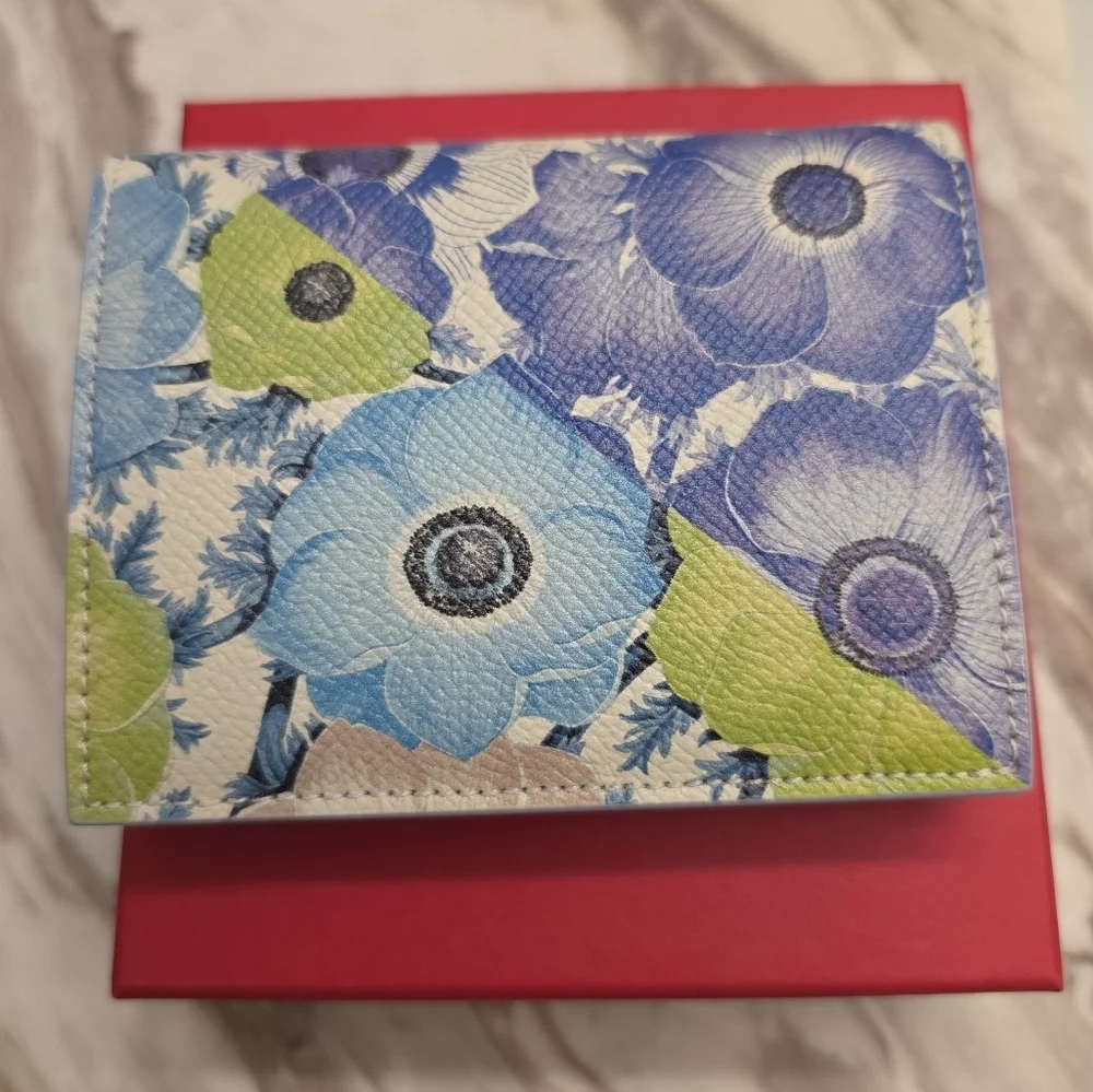 NWT Salvatore Ferragamo Gancini Wallet